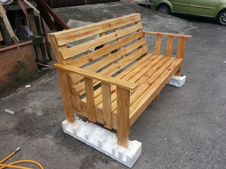 Wooden Pallet Sitting Bench Plans, How To Make A Wooden Bench Out Of Pallets