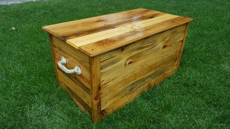 DIY Wooden Pallet Storage Box Plans  Pallet Wood Projects