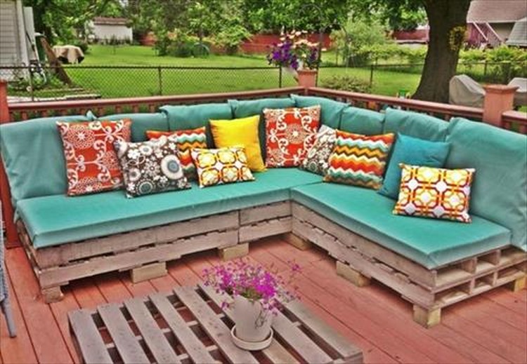 DIY Pallet Outdoor Sofa Plans | Pallet Wood Projects