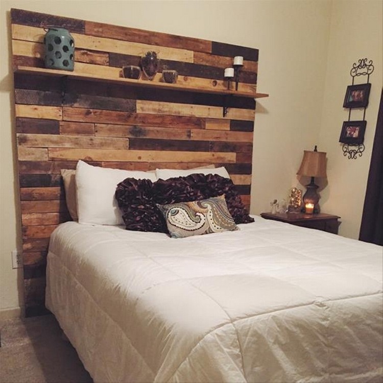 Recycled Pallet Headboard With Shelves, How To Make A Bed Frame Out Of Wooden Pallets